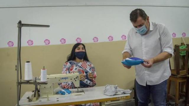 Pertenecen a Escuelas Municipales de Formación Profesional. Se realizaron cerca de 2000 juguetes de forma 100 % artesanal para egresadas y egresados de Nivel Inicial dependiente de la Municipalidad.
