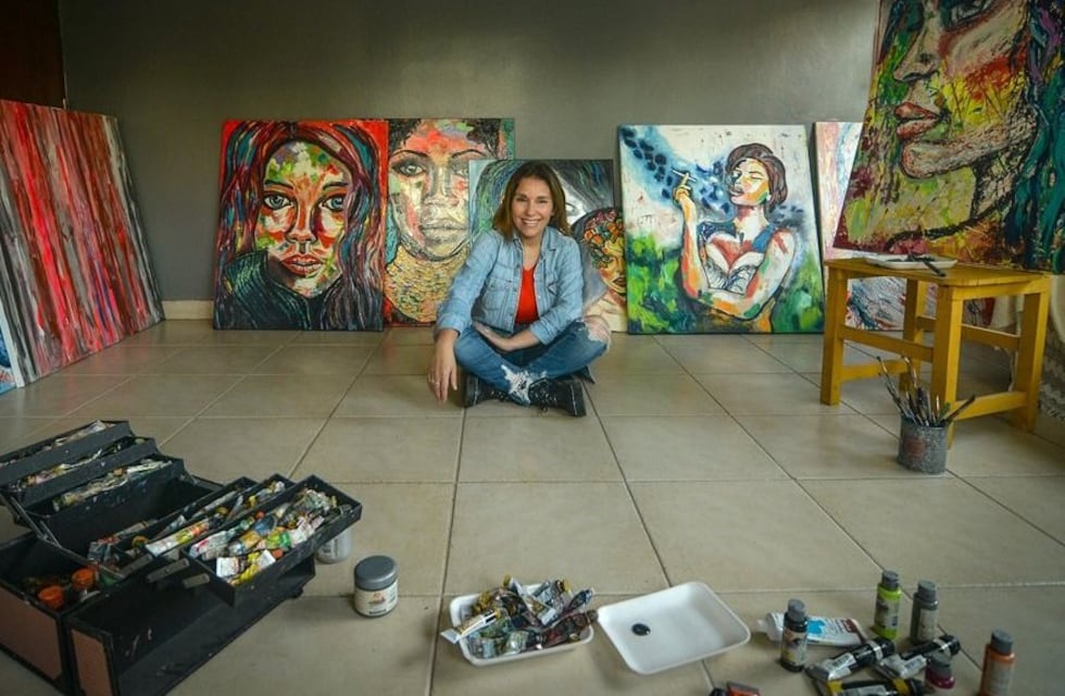 Una artista salteña expone sus obras en una galería de México