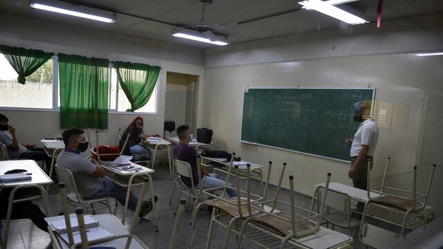 I.P.E.M. Nº 8 MANUEL REYES REYNA . inicio del ciclo lectivo 2021 tras un año sin clases por pandemia de coronavirus foto ramiro pereyra