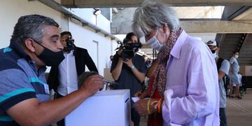 "Los dirigentes vamos a pasar, este club ya se fundó hace mucho. Lo importante es que pongamos primero siempre a la institución", aseguró el expresidente "Pirata".