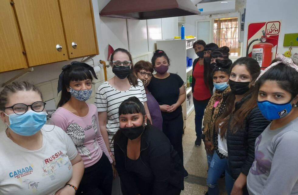 Santa Fe Capacita: comenzó el curso de Auxiliar de Repostería