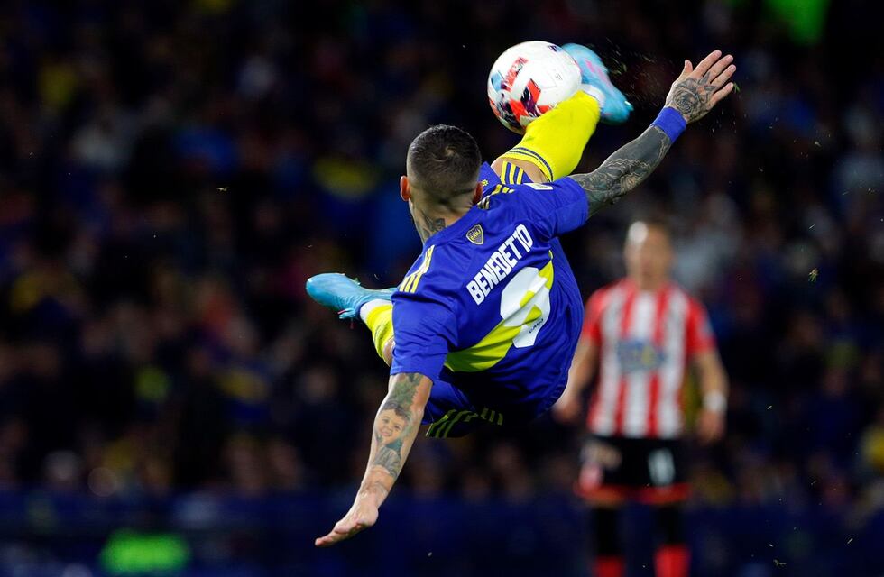 El golazo de Darío Benedetto que hizo delirar a La Bombonera