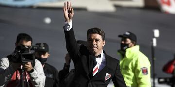 Marcelo Gallardo utilizó una corbata para homenajear a Labruna