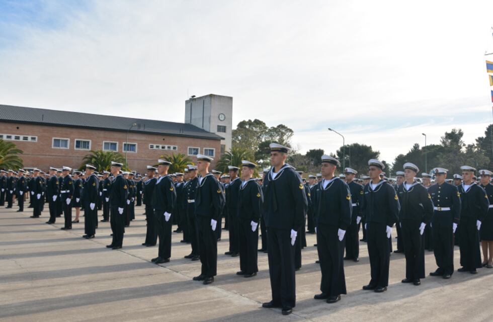 Puerto Belgrano: ceremonia de egreso de aspirantes en la ESSA