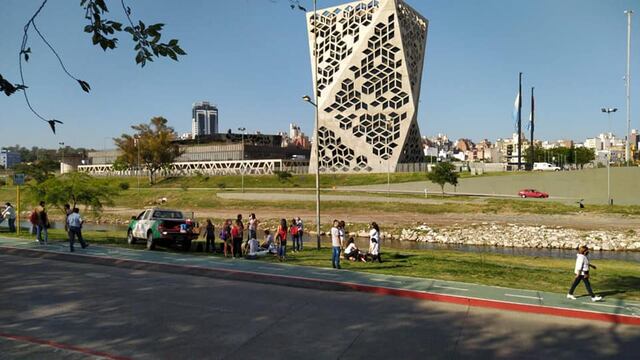 “Regata de Calidad y Cantidad de Agua del Río Suquía” en la ciudad de Córdoba. (Foto: Facebook / Dirección de Ambiente Municipalidadvcp).