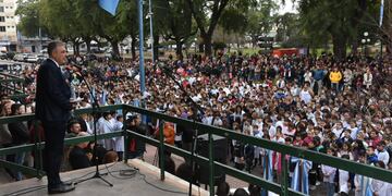 Luis Castellano encabezó el acto ante una multitud de niños
