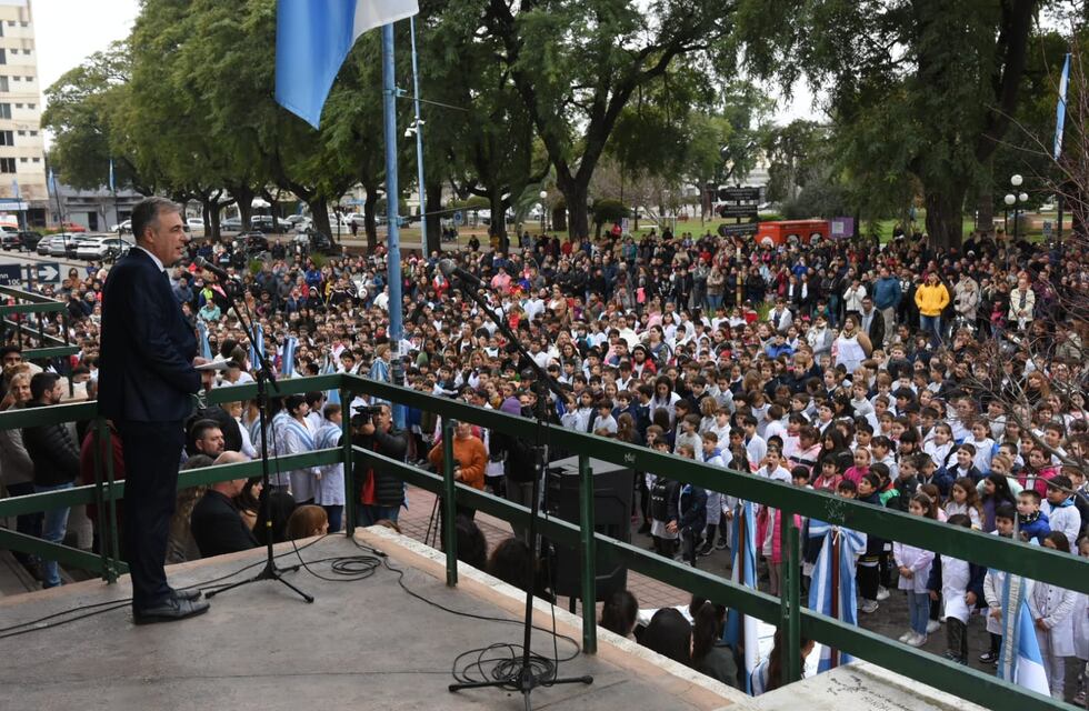 Alumnos y alumnas de 4° grado de Rafaela prometieron lealtad a la Bandera Argentina