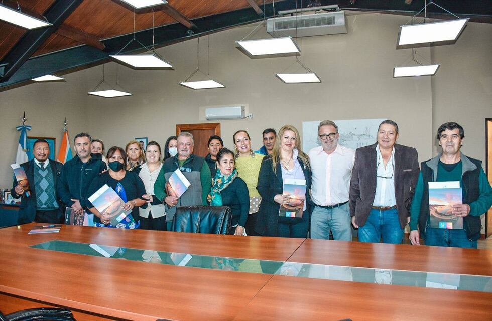 Se entregaron Títulos de Propiedad a vecinos de los Barrios Kaiken y la Oca