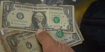 Qué hacer con los dólares rotos o dañados.