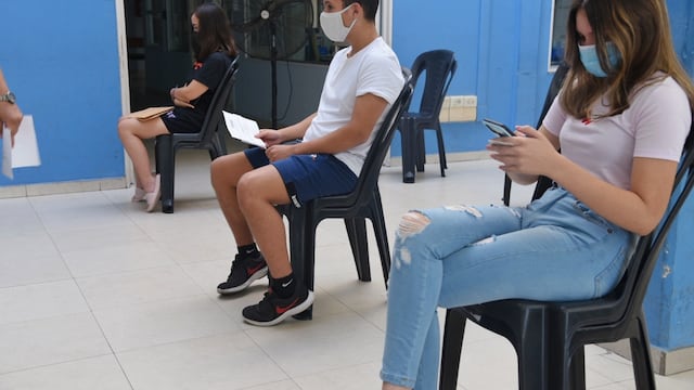 Los jóvenes pueden tramitar su DNI.