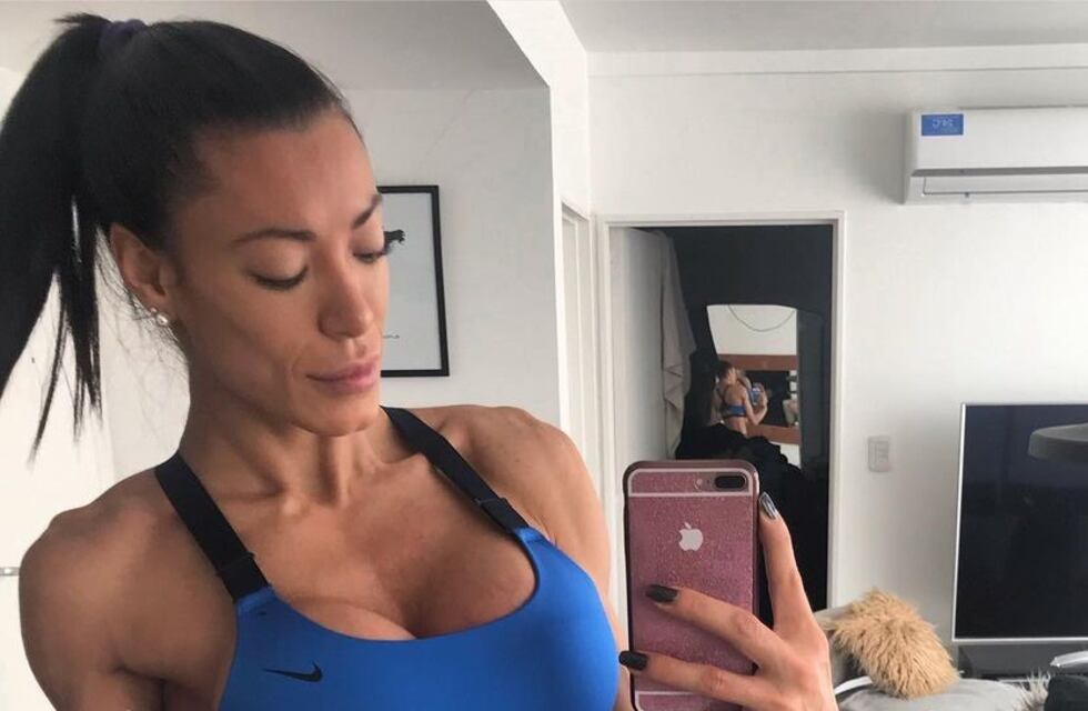 Pamela Pombo lució un conjunto de lencería negro y sus fanáticos la halagaron