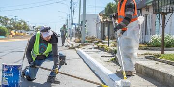 Se realizaron labores de pintura de cordones en la zona céntrica de la ciudad y sobre la calle El cano.