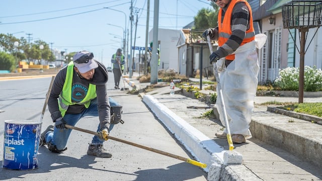 Se realizaron labores de pintura de cordones en la zona céntrica de la ciudad y sobre la calle El cano.