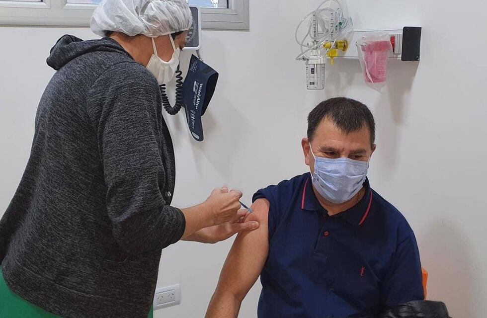 Bertellys se vacunó contra el coronavirus