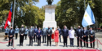 El gobernador Raúl Jalil participó de la comitiva que viajó a Chile junto al presidente Alberto Fernández