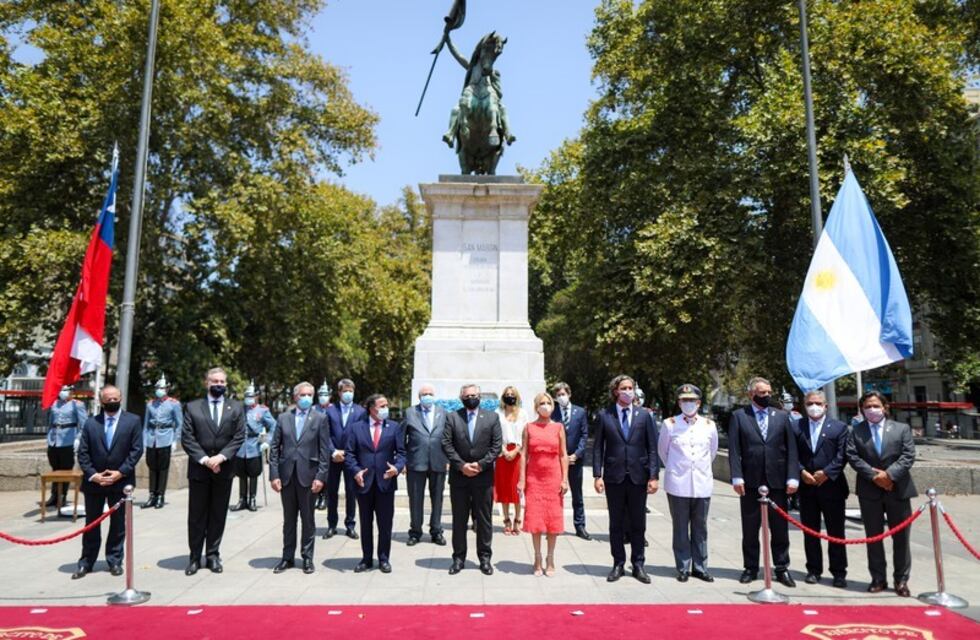 El gobernador Raúl Jalil participó de la comitiva que viajó a Chile junto al presidente Alberto Fernández