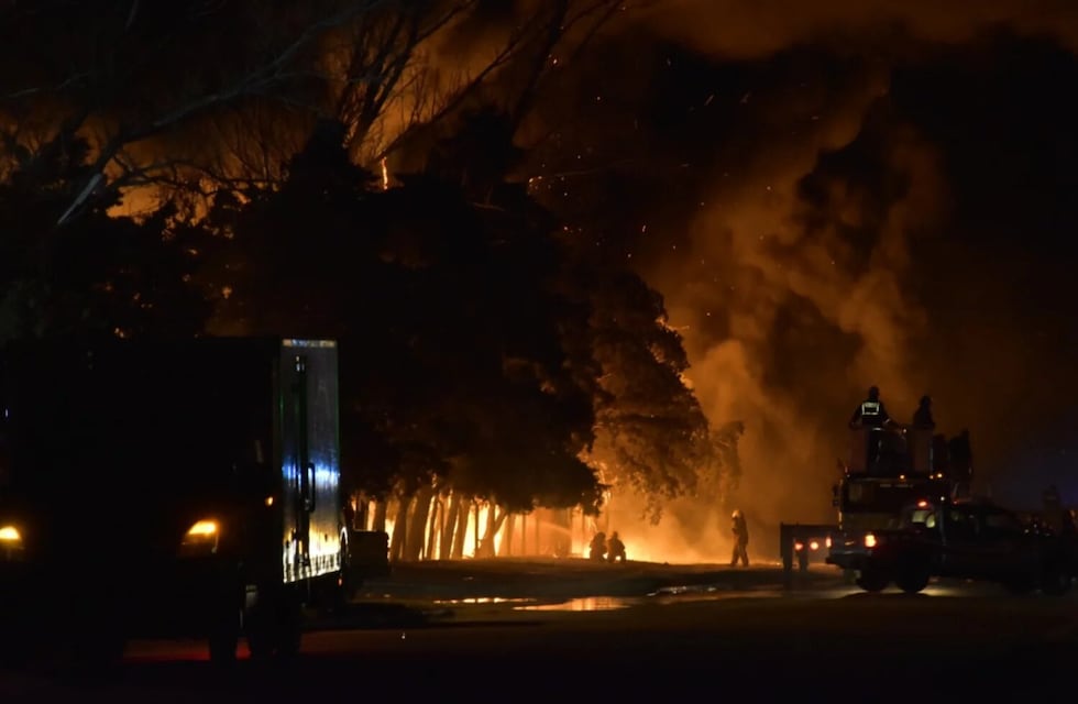 Incendio de Sinteplast: aseguran que el fuego no se originó en la fábrica