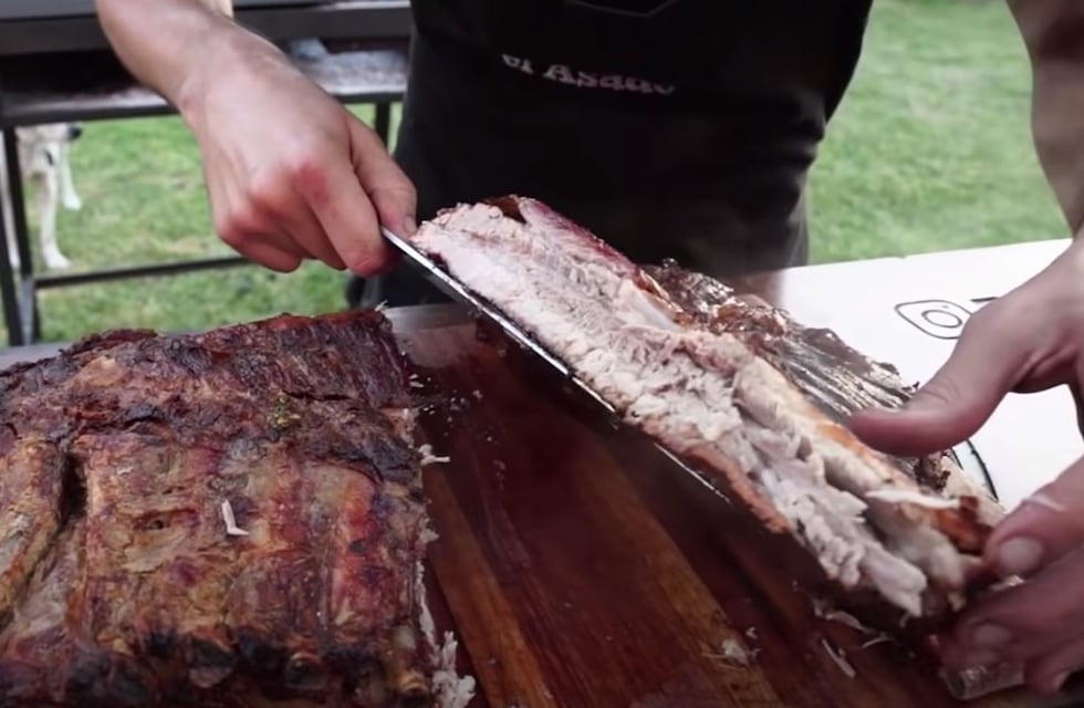 Polémica por la cocción del asado en Mendoza, por qué con leña y no con carbón