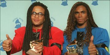 Fabrice Morvan y Rob Pilatus de Milli Vanilli luego de recibir el Grammy en 1990.