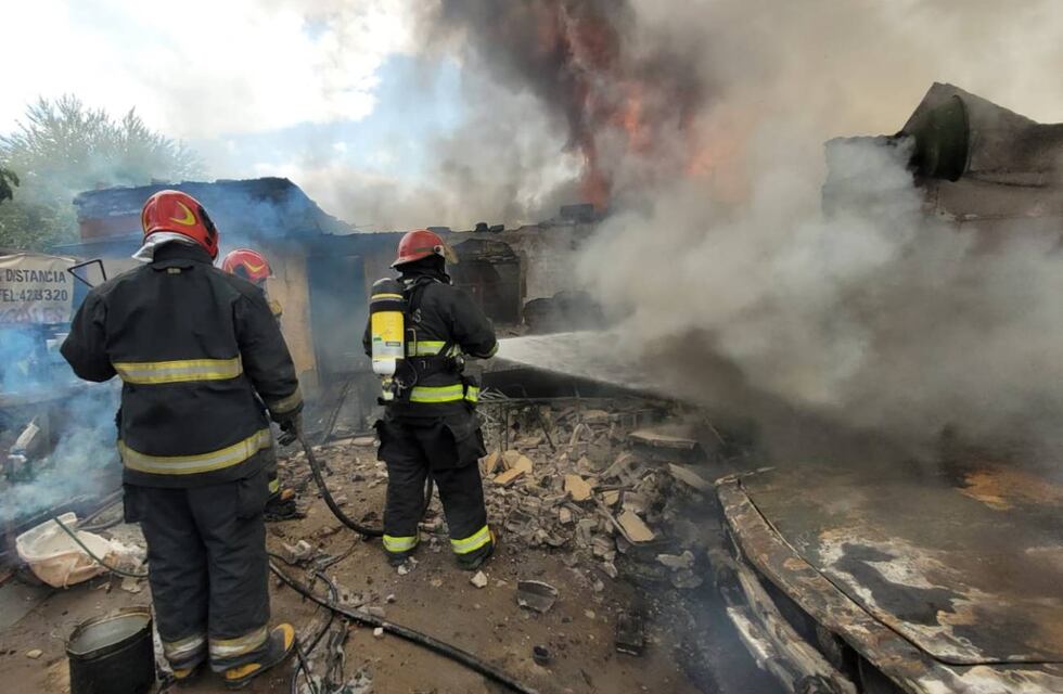 Bomberos de Córdoba contuvieron un nuevo incendio en un sábado con riesgo extremo