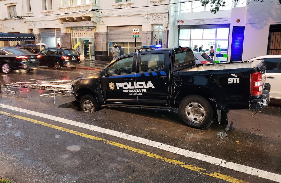 Dos vehículos cayeron en corralitos de Aguas Santafesinas