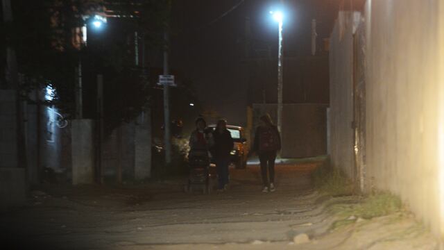 Una mujer recibio un disparo en la cabeza en una pelea en calle JONAS LARGUIA Nº 360 B° El Pueblito (Las Violetas)