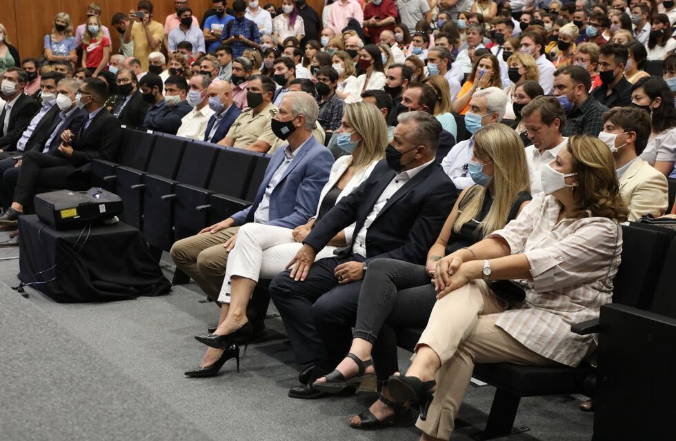 Jolly y Cañete asistieron a la entrega de diplomas en la ciudad de Santa Fe