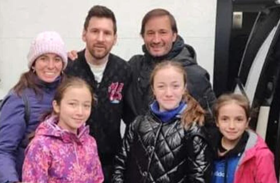 Mientras cumplía 15 años, una comodorense viajó a París y cumplió su sueño: conocer a Messi