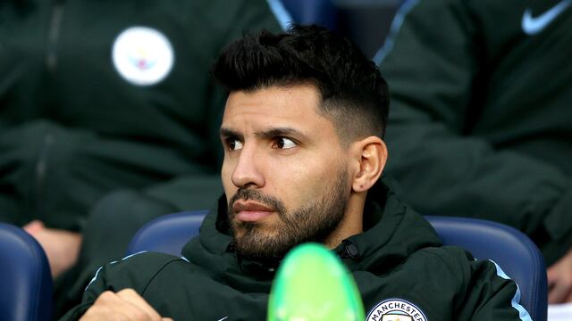 El Kun Agüero subió un video fumando en su nueva mansión en Miami.