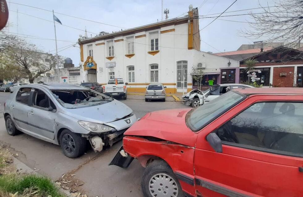 Solicitan que calle Murature deje de utilizarse como vertedero de vehículos judicializados