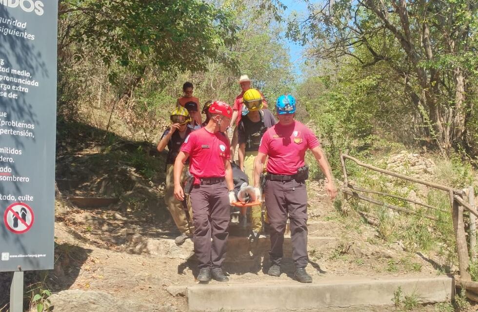 Drama en el Cerro de la Cruz: rescatan a un turista descompensado en plena travesía