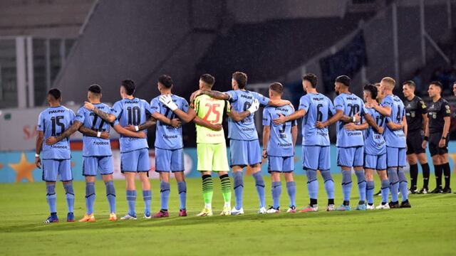 Belgrano estrenó camiseta este lunes en el Kempes ante una multitud. Pero no pasó del cero (Foto: Javier Ferreyra).