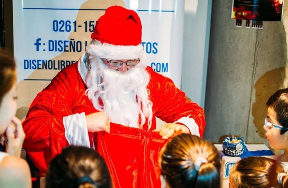 Feria navideña con Papa Noel incluído en el Parque General San Martín