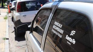 Los coches estaban guardados en un predio de Alvear, al sur de la ciudad.
