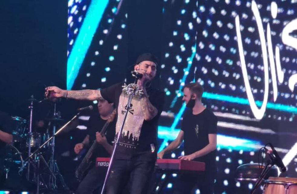 Ulises Bueno debutó este lunes en el Teatro Holiday de Carlos Paz