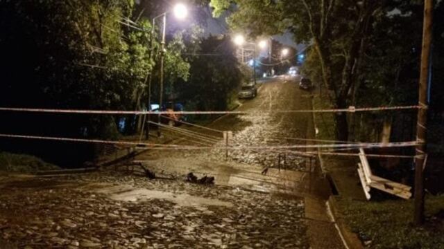 Debido a las intensas lluvias colapsó un puente en Oberá.