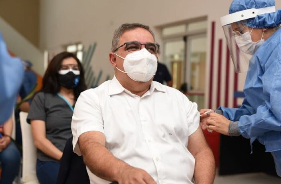 Coronavirus: el gobernador Raúl Jalil entre los primeros en vacunarse en Catamarca
