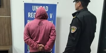 Una remisera fue atacada con un cuchillo por un pasajero en Puerto Iguazú.