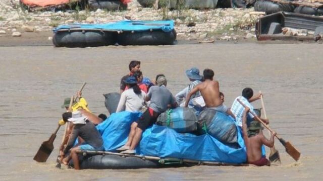 Gomón cruzando el río Bermejo