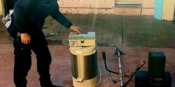 Intentaban trasladar objetos robados y quedaron filmados: terminaron demorados.