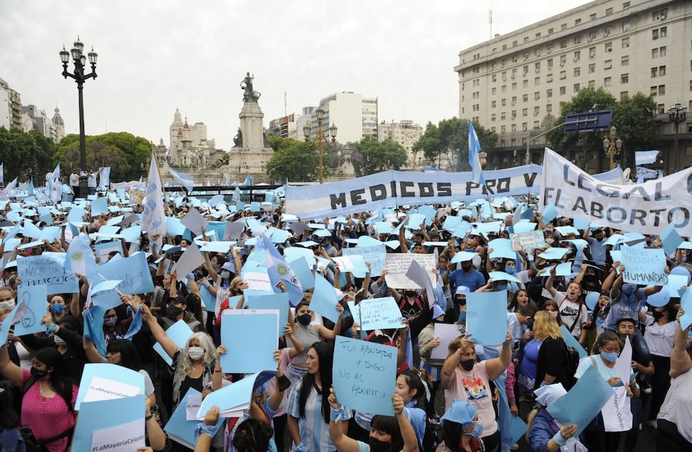 #LaMayoríaCeleste: una masiva marcha en contra del aborto en el Congreso