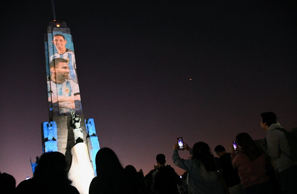 Rosario prepara un homenaje para Lionel Messi y Ángel Di María en el Monumento a la Bandera