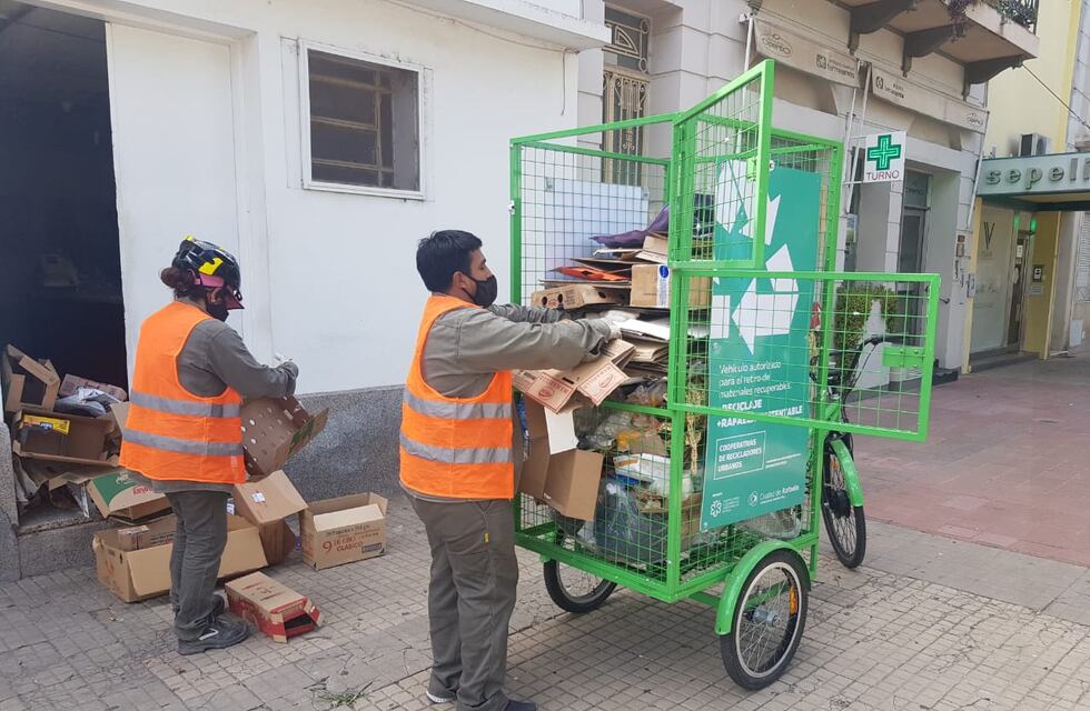 Con bicicletas eléctricas, recuperan basura en el centro rafaelino