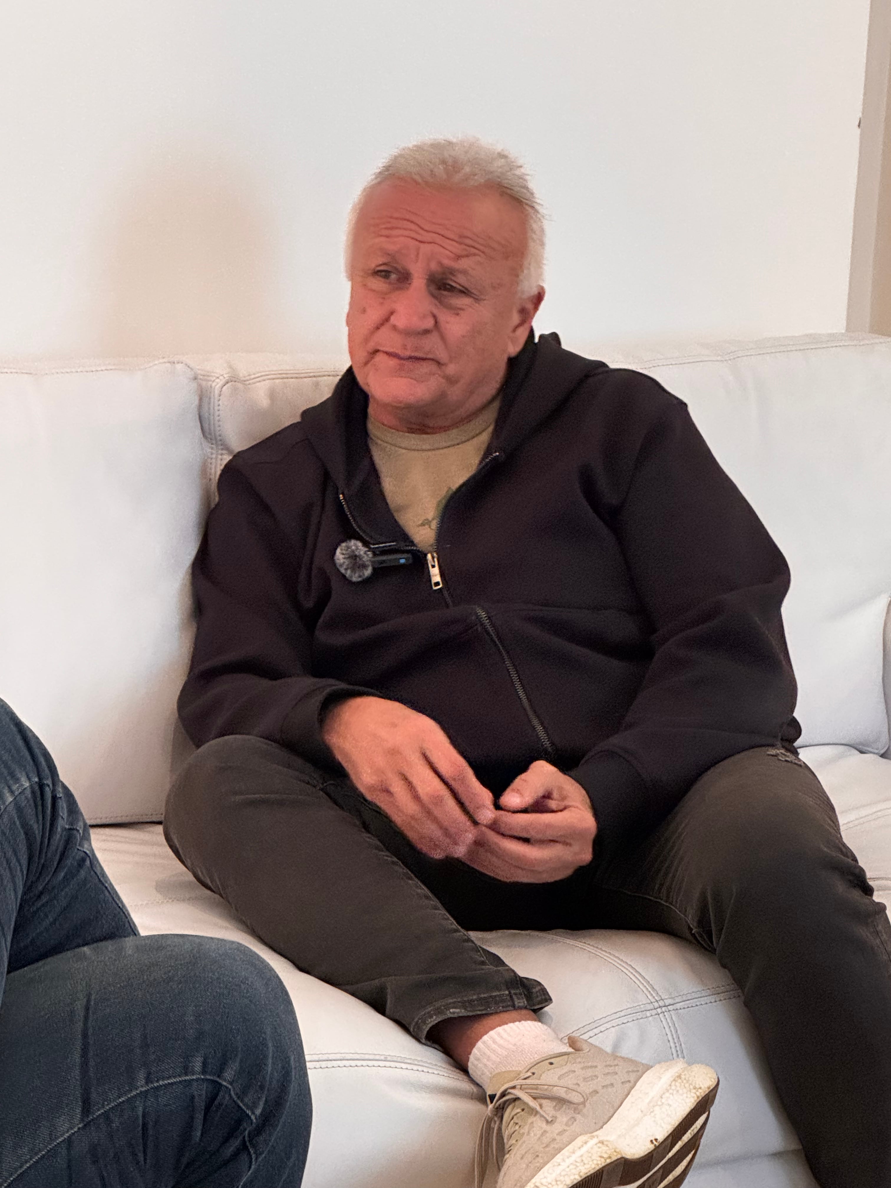 El humorista y exembajador habló con Vía Paraná sobre sus primeros trabajos, sus años como profesor de Educación Física, la amistad con el Chino Volpato y los comienzos del grupo Midachi.