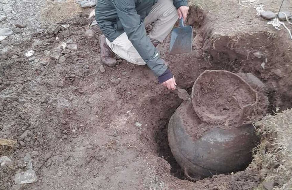 El Cadillal: arqueólogos rescataron urnas prehispánicas