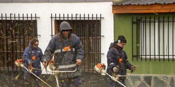 Ushuaia: realizan limpieza  y recolección de residuos voluminosos en distintos barrios