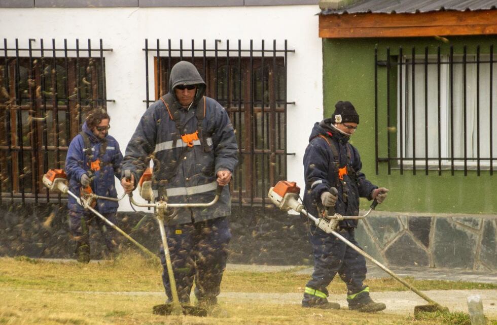 Ushuaia: realizan limpieza y recolección de residuos voluminosos en distintos barrios