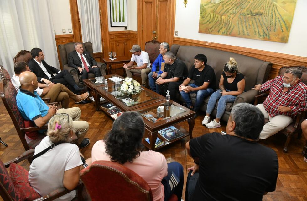 El gobierno asistirá a los vendedores ambulantes que se incendiaron sus puestos en la ex Terminal de Ómnibus