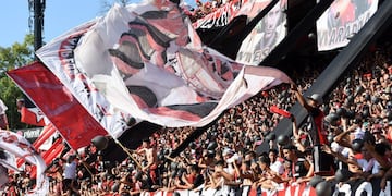 Los hinchas de Newell's vuelven al Coloso Marcelo Bielsa después de 18 meses. (@Newells)