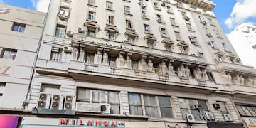 El asalto ocurrió en una agencia de turismo ubicada en la Avenida Corrientes al 900.